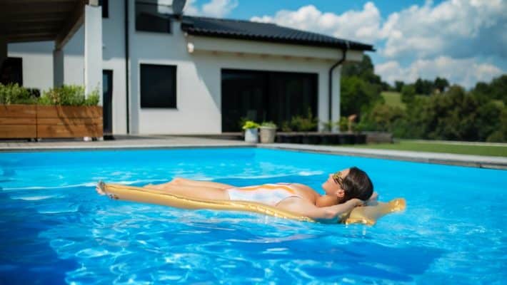 Comment transformer son extérieur avec un projet de piscine bien pensé ?